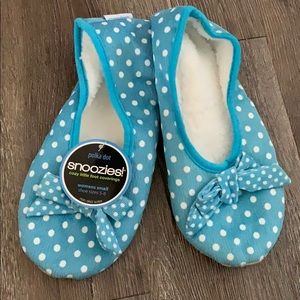 NWT snoozies slippers